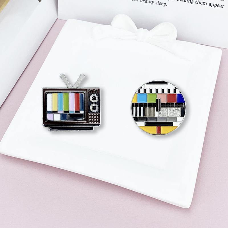 Винтажные броши в форме телеви – обзор и цена Enamel Pin Set