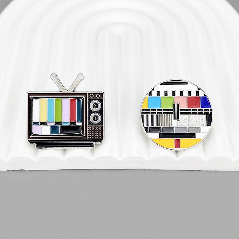 Винтажные броши в форме телеви – обзор и цена Enamel Pin Set