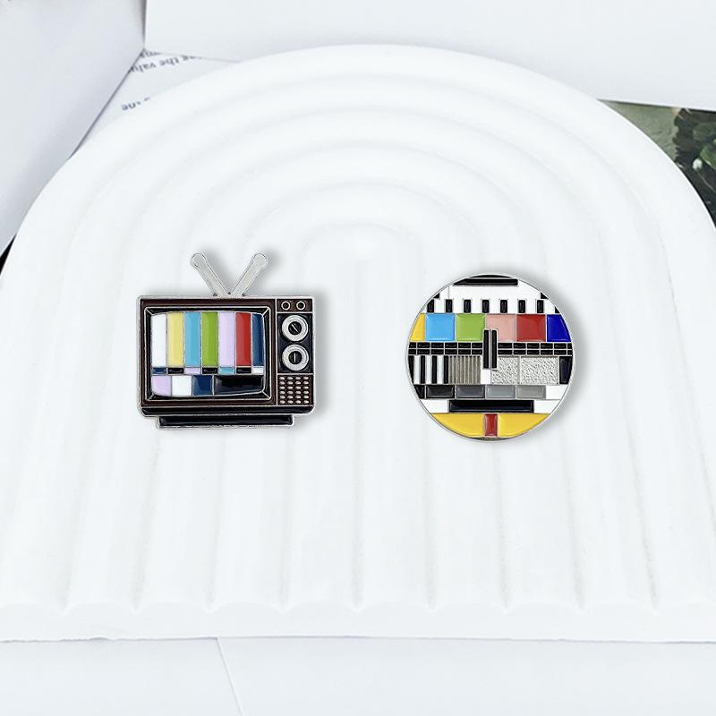 Винтажные броши в форме телеви – обзор и цена Enamel Pin Set